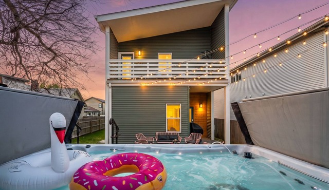 HotTub/Pool~Arcade Games~Fountain Sq~Great for groups~10 Min to Lucas Oil