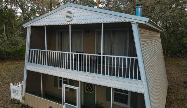 Huck's Hideaway near the Santa Fe River