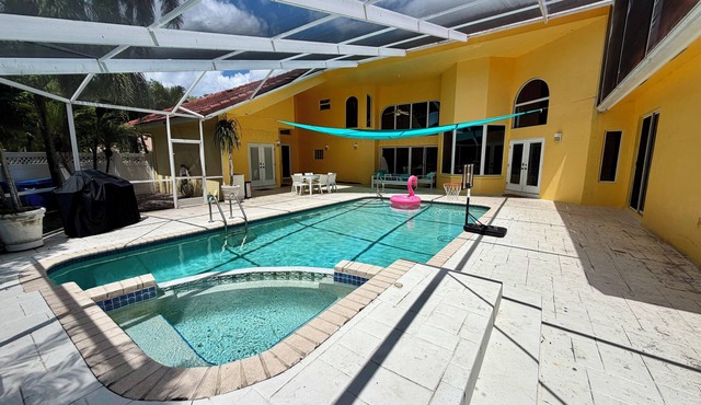 Huge Home + Pool + Grill + GameRoom + Courtyard