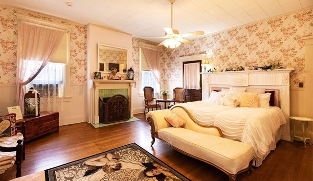 Huge King Suite with Fireplace, Private Bath, Hot Tub and Pool.
