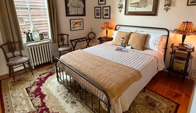 Hunterstown Suite in charming Olinger House B&B in historic, downtown Gettysburg