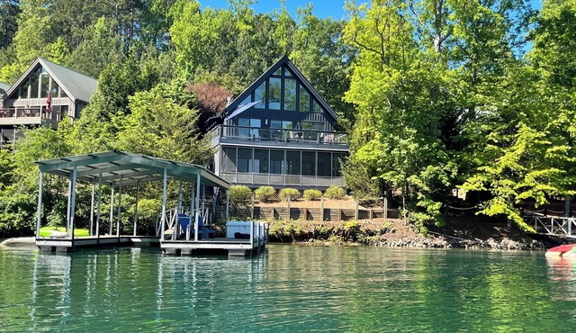 Idyllic lakefront cabin with dock on Lake Keowee - 20 minutes from Clemson!