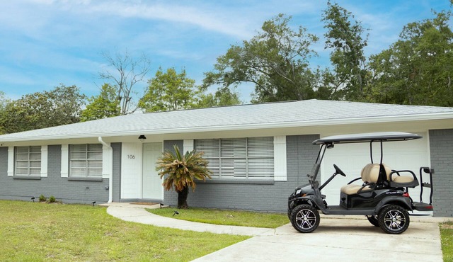 Includes a GOLF CART! Close to the beaches & Downtown OS! Adventure on Arbor