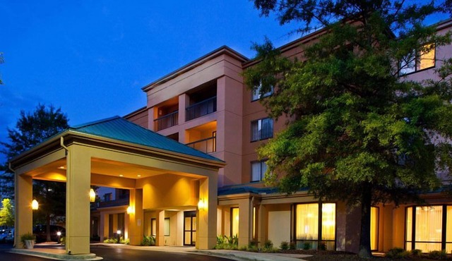 Indulge in Home-Like Comfort! 4 Modern Units, Pet-Friendly, Free Parking!
