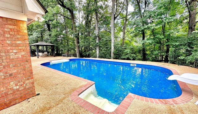 Inviting 4-BR Home with Pool Near Shelby Park Memphis, Private Backyard Oasis.