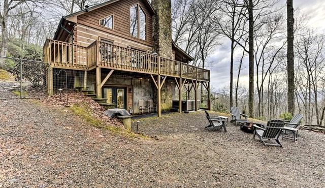 Inviting Cabin with Salt-Water Hot Tub in the Heart of the Smokies, for Glamping in North Carolina