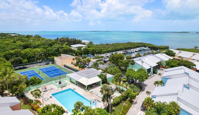 Key Largo 2/2 Condo - Ground Floor Unit Steps from the Pool in Gated Community
