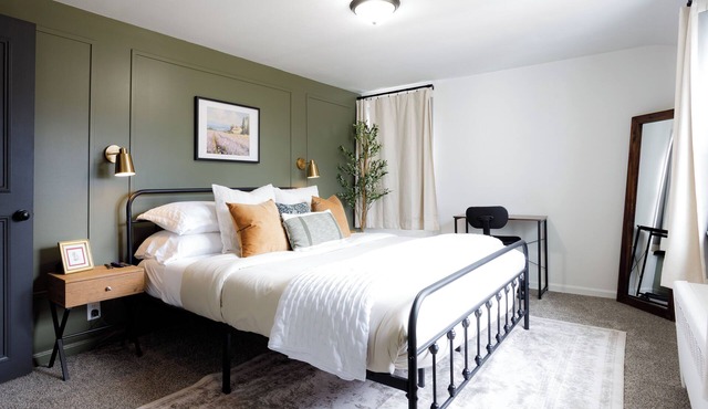 King Size Bed, Work Desk, Near Hwy, Laundry Room Access, Nearby Parking