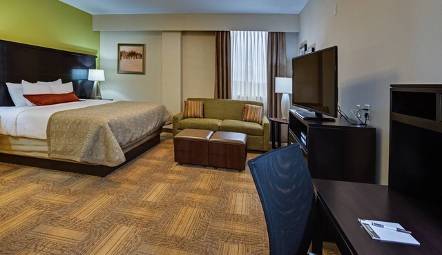 King Studio Near ATL | Free Breakfast + 24h Business Center!