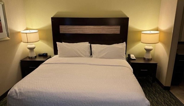 King Studio Suite Near Airport Lakes Park ORL