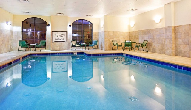 King Suite. Free Breakfast. Pool & Gym. Great for Business Travelers!