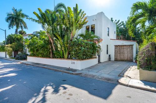 La Casa Bonita 1925 Spanish Style Villa near Beach!