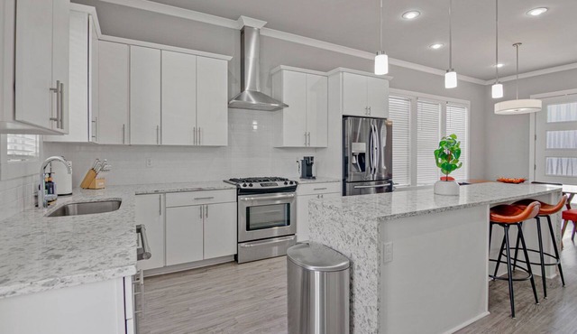 LA House 3 beds Modern Comfort Meets Cozy Charm