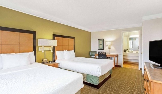 La Quinta Orlando Airport West | 2 Double Beds | 2 Units