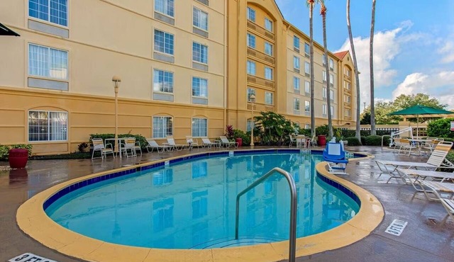 La Quinta Orlando | Executive King | Free Shuttle & Breakfast | Pool | Near MCO