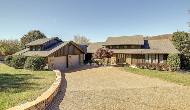 LaFollette Home: Community Pool & Mountain Views!
