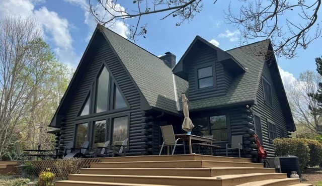 Lake Bowen Log Lodge 6BR Shared Dock