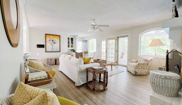 Lake Bowen Lakefront Cottage | Heated Pool Waterfront View