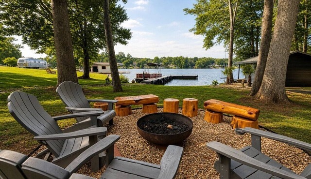 Lake Escape Paddle Cove w/Hot Tub - 6 Bedrooms