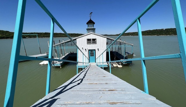 Lake Front Cabin with Private Dock!