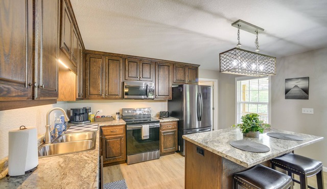 Lake Guntersville Vacation Rental w/Fire Pit