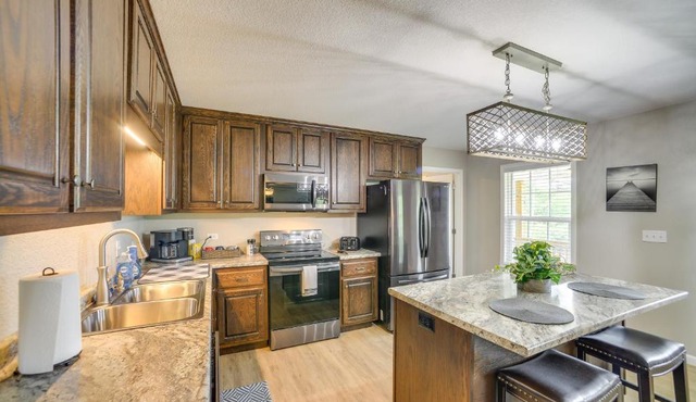 Lake Guntersville Vacation Rental w/Fire Pit