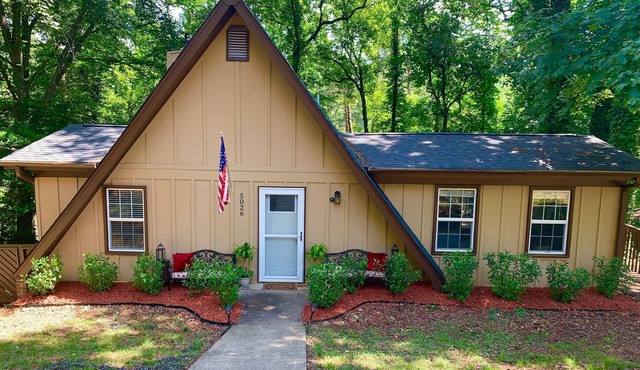 Lake Hartwell cottage - Hot Tub! ~we have no lake water till it rains