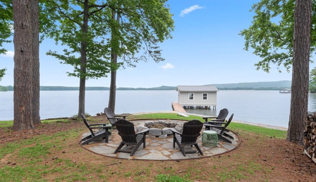 Lake House on the Water!