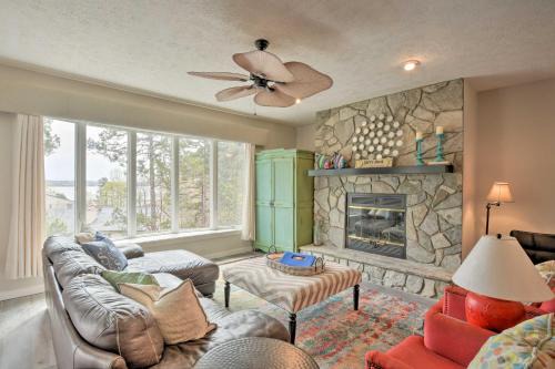 Lake Keowee Resort Condo w/Balcony & Pool Access!