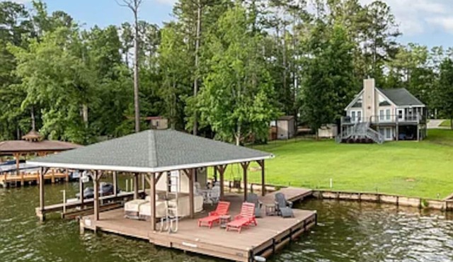 Lake Sinclair Escape - boathouse, 4 bedroom