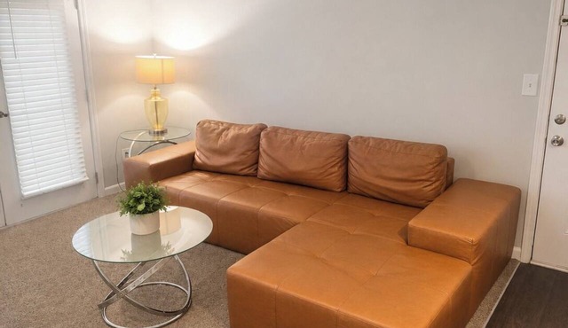 Lake view 2-bedroom apartment with fireplace in Marietta nearCumberland Mall
