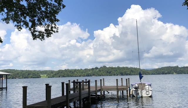 Lakefront Cabin with Dock, Ramp and boat rental