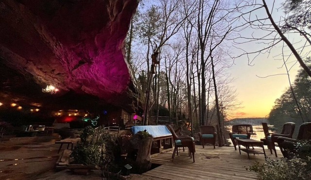 Lakefront Cave with Waterfalls,Firepits, and Outside Showers
