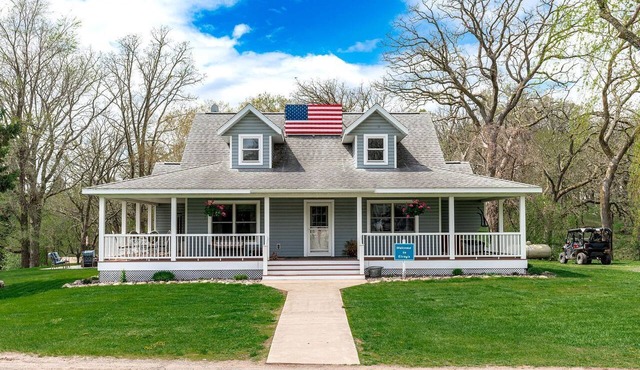 Lakefront Cottage Fully Equipped with Excellent Location in Saint Croix Falls, Wisconsin