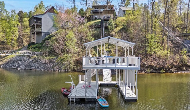 Lakefront Home/Double Dock/Waterfall Cove