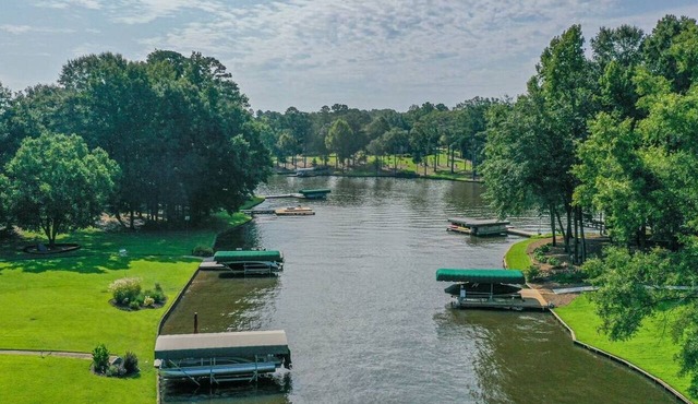 Lakefront Home: Game Room & Dock