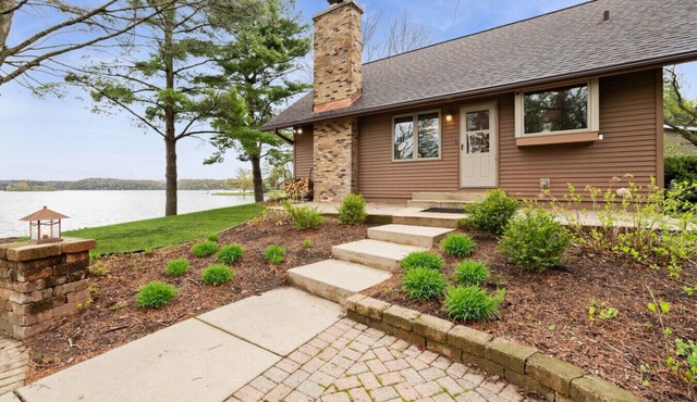 Lakefront Luxury | 3BR Cabin w/Piers + Kayaks