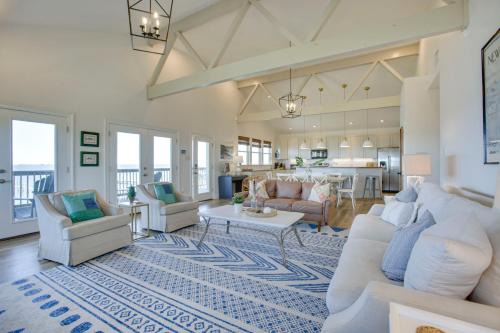 Lakefront NOLA Home w/Hot Tub & Views!