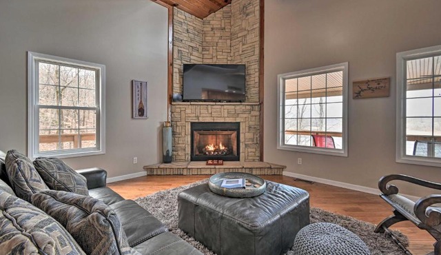 Lakefront Retreat w/Views, Near Mammoth Cave!