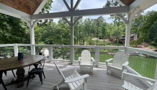 *Lakefront* Tennessee Mare (Adjacent TN Stud)