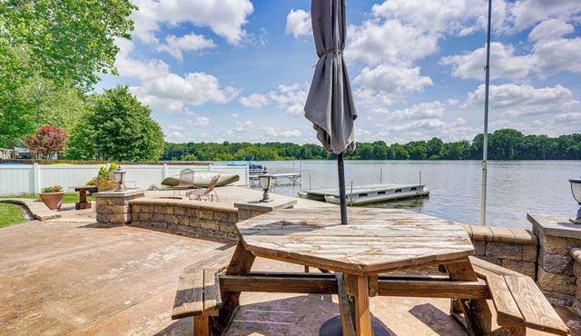 Lakefront Vacation Rental ~ 10 Mi to Shipshewana!