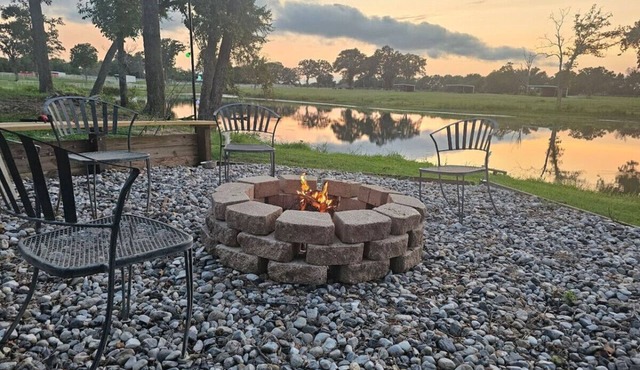 Lakefront w/Fire Pit, Lake Fun, and Horse Feeding