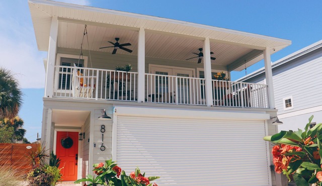 LaLa`s Beach Getaway - Spacious 5-bedroom house in charming New Smyrna Beach