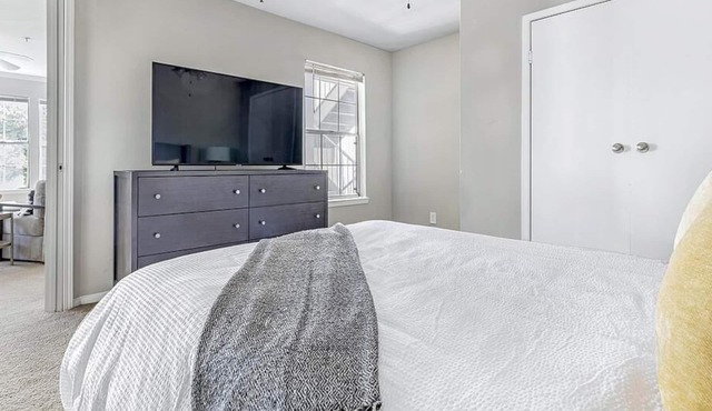 Landing at Briarhill Apartments - 2 Bedrooms in North Druid Hills