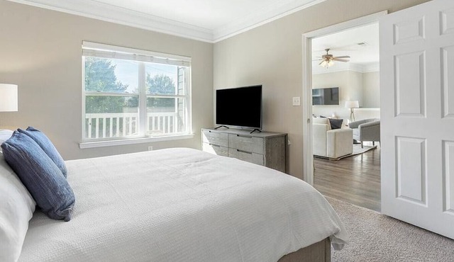 Landing at Villas at Houston Levee West - 2 Bedrooms in Downtown Cordova