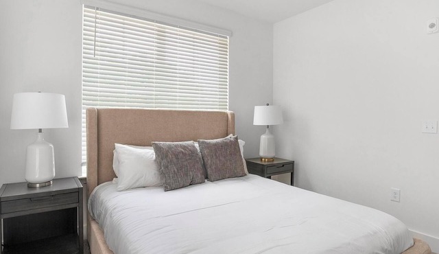 Landing | Beautiful 1BD, Pool, Clubhouse
