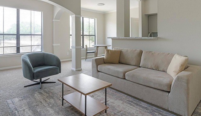 Landing | Beautiful 1BD, Gym, Pool