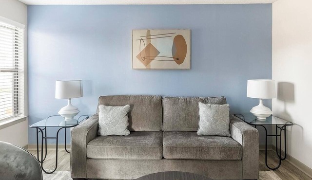 Landing | Beautiful 2BD, Pool, Gym