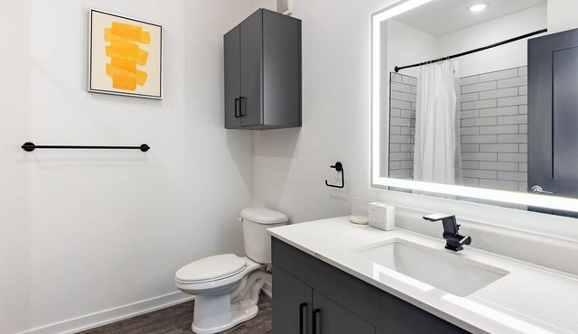 Landing | Beautiful 2BD, Courtyard, Gym