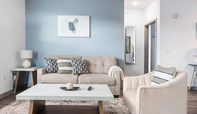 Landing | Beautiful 2BD, Courtyard, Clubhouse